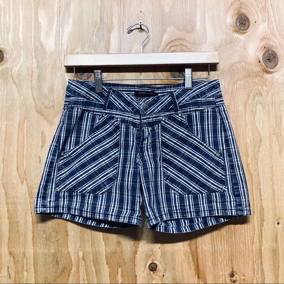 BCBGMaxAzria Pants - 🌵BCBG Cotton Blue Striped Shorts
